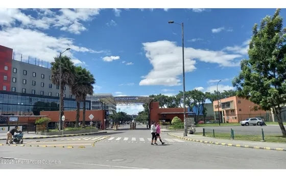 Comercial En  Zona Franca(bogota) Rah Co: 25-1272