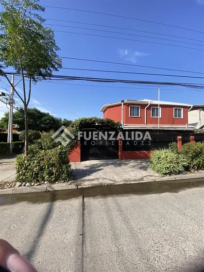 Casa En Venta De 5 Dorm. En Maipú