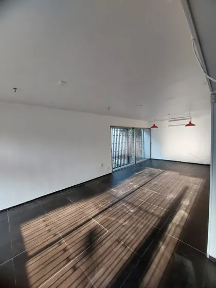Casa Comercial, Excelente Conectividad 
