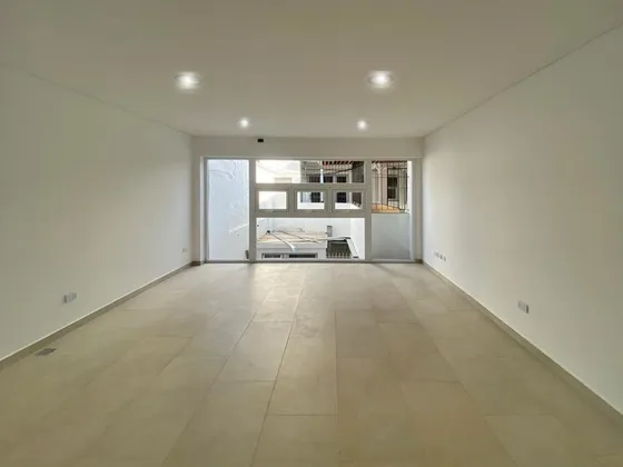 Oficina Merlo Centro  - Sobre Av. Del Libertador