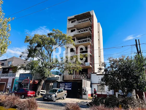 Edificio De Unidades 2 Ambientes En Quilmes. 
