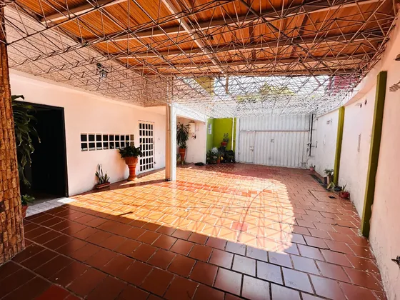 Casa En Los Kioskos A Pie De Calle, Avenida Guayana Nr