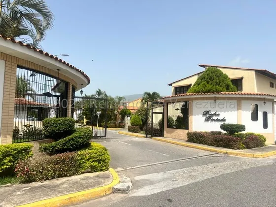 Venta De Terreno Con Estructura Armada Para Terminar Casa, En La Prestigiosa Urbanización Piedra Pintada En La Victoria, Base Para Culminar Techo. Incluye Material De Construcción Y Plano Rah 25-249