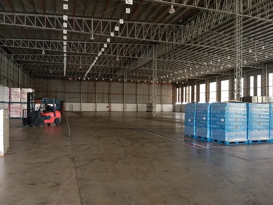 Nave De 2000 M2 Con Sprinklers