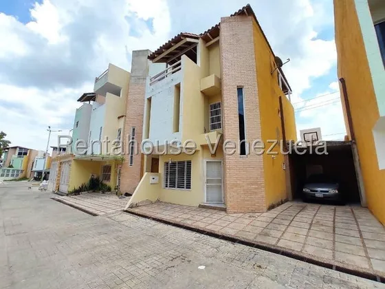 Twonhouse En Venta De Niveles En Krotalos Cagua 25-13679 Mfc