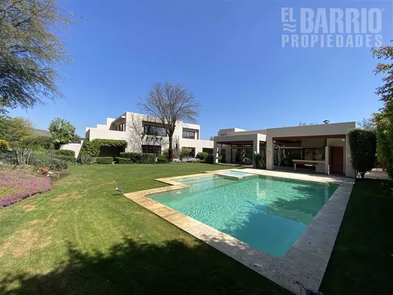 Casa En Arriendo De 4 Dorm. En Colina