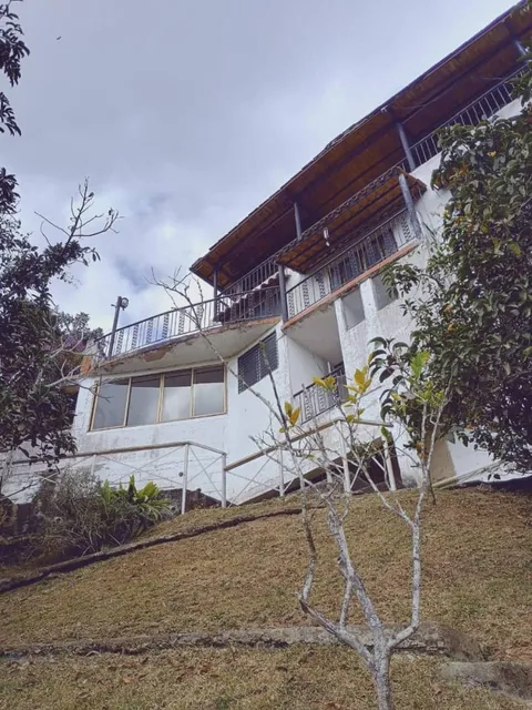 Casa En Venta El Hatillo Urb Los Robles 308m2 8hab/7b/1p G2h