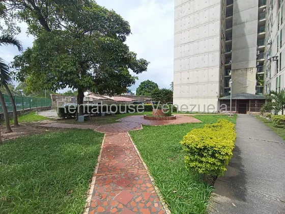 Bello, Amplio Y Comodo Apartamento En Alquiler En Conjunto Privado Al Este De Bqto, En Los Cardones -- Mehilyn Perez Tu Asesor De Confianza --