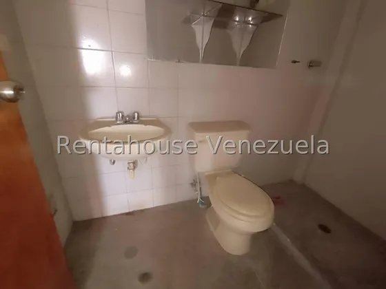 Edificio Comercial Y Residencial En Venta En Zona Centro De Turmero Excelente Para Consultorio Local Comercial Venta Nela 25-7122