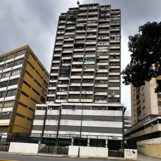 Alquilo Comodo Apartamento Horizonte. 50 Mts2. 1 Habitacion. Vigilancia. Estacionamiento Techado