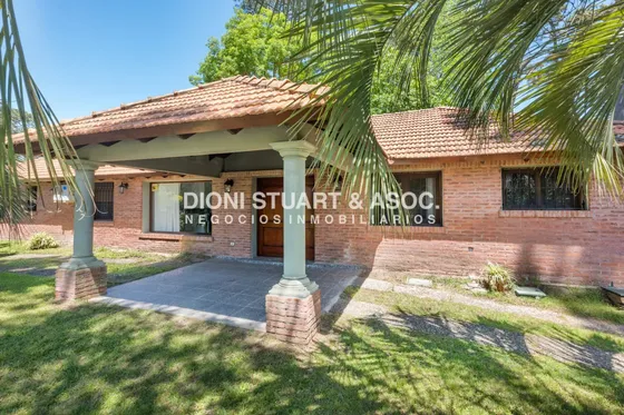 Alquiler De Temporada Casa En Cantegril De 3 Dormitorios Y Dependencia Con Piscina
