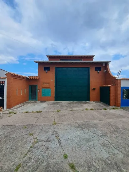 Clover Inmobiliaria Vende Galpon Ubicado En Capacho - Táchira