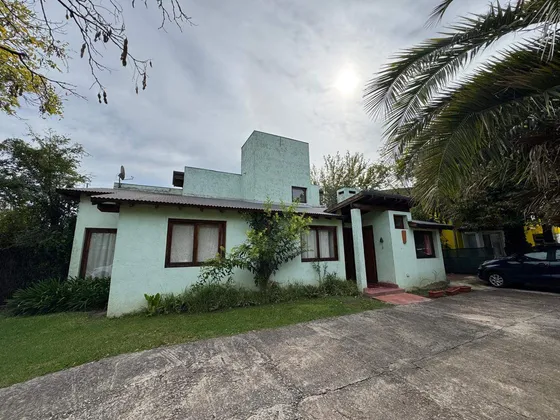 Casa En Venta De 5 Ambientes C/ Cochera En La Barra Village
