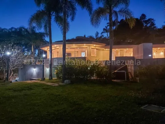 2120m2 De Terreno Y 800m2 De Construccion En La Lagunita Hermosa Casa A Estrenar Con Finos Acabados Distribuido En 1 Solo Nivel, Mls#24-5917