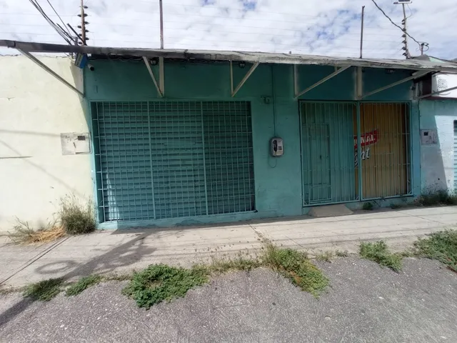 Neyda  Alquila Excelente Local Comercial A Pie De Calle En Av Muy Transitada De Cabudare. 25-9821 Nds