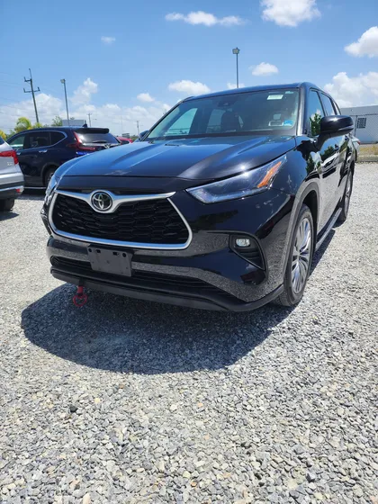 Toyota Highlander Le Americana