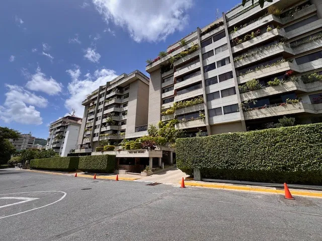 Se Alquila Apartamento 210m2. Valle Arriba.