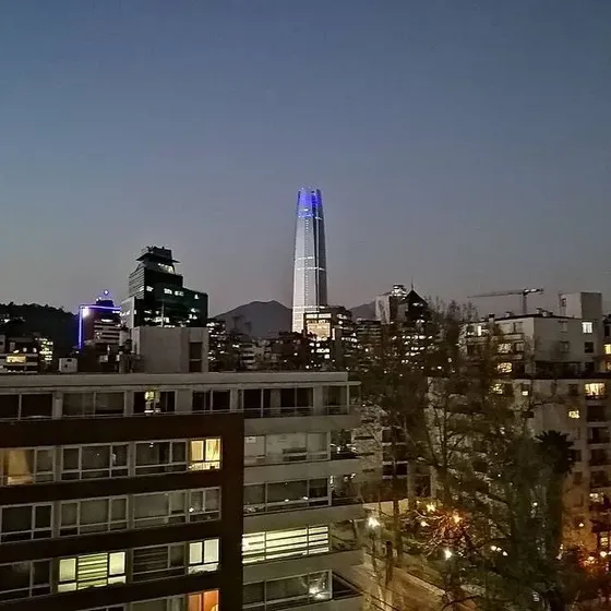Departamento Moderno Con Vista A La Torre Costanera Center.
