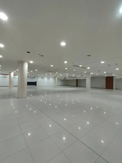 Jc Vende Local Jc En Metropolis De 2300 M2
