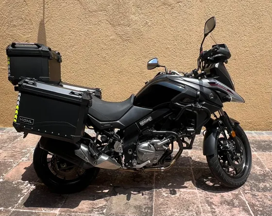 Negra. Impecable. Defensa, Maleteros, Faros Y Estrobos