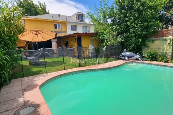 Casa En Venta De 5 Dorm. En Las Condes