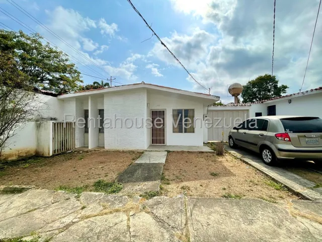 Sorangel Vargas Vende Amplia Casa Comercial Con Tanque Subterraneo, Cabudare Mls #25-19233