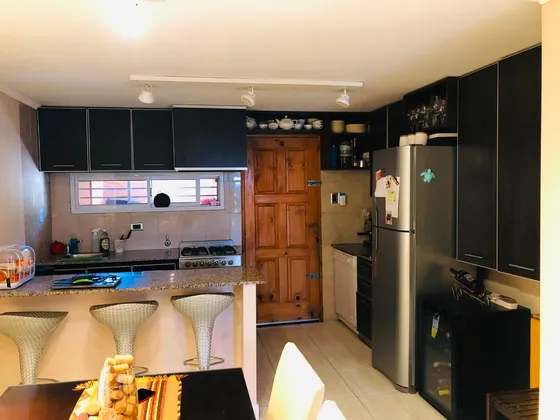 En Venta Moderno Duplex Al Frente Con Cochera Y Patio - Sin Expensas. Apto Credito Hipotecario