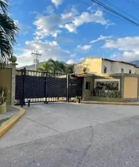 Re/max Activo Vende Townhouse En San Diego. Villas De San Rafael. Cod. 261049