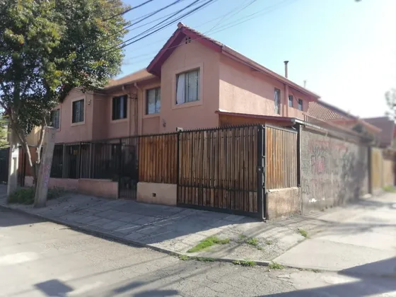 Casa Esquina, Excelente Ubicación, Caminando A Mall Y Metro.