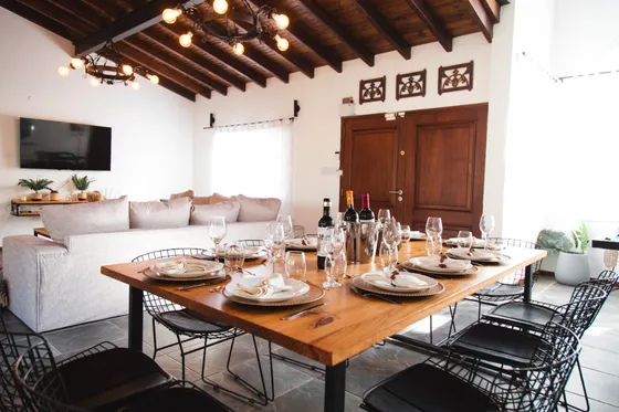 Alquiler De Amplia Casona En Chacras De Coria Con Servicios Premium