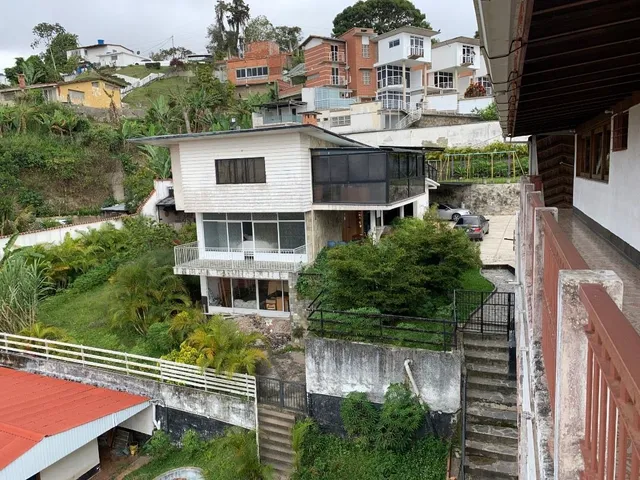 Altos Mirandinos Club Hípico Zona Guaicaipuro Venta Conjunto Residencial  5 Viviendas Independientes , Perfecto Para Una Posada, Casa De Retiro De La 3ra Edad, Restaurante Con Hospedaje, O Viviendas