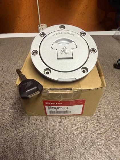 Honda Cb 190 R. Tapa Tanque Y Cerradura Asiento