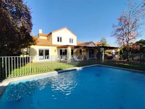 Casa En Venta De 4 Dorm. En Colina Piedra Roja Chicureo