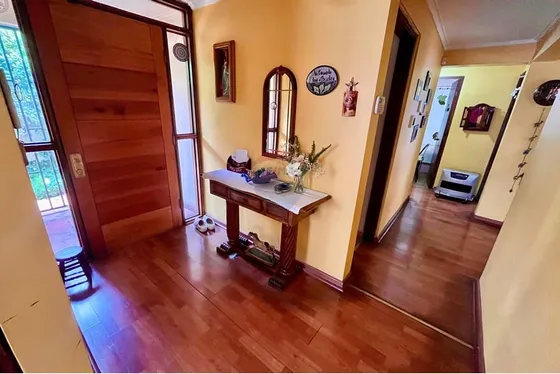 Amplia Casa, Gran Ubicación.