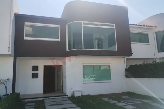 Casa En Venta / En Privada San Mateo /  Corregidora, Queretaro