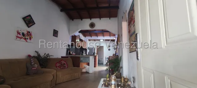 Raiza Suárez Vende  Espectacular Casa Ubicada En Cabudare 2 5 1 9 3 0 9 Ubicada En Urbanismo Privado, Con Vigilancia Las 24 Horas, Garantizando Seguridad Y Tranquilidad.