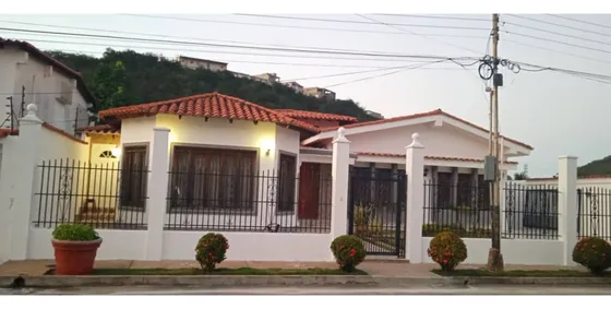 Se Vende Casa En Av. Rómulo Gallegos Ve10-027rg-rgon