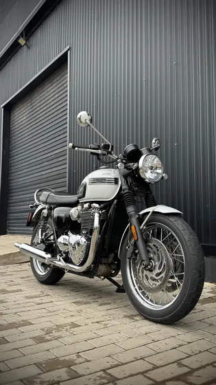 Triumph Bonneville T120 Diamond