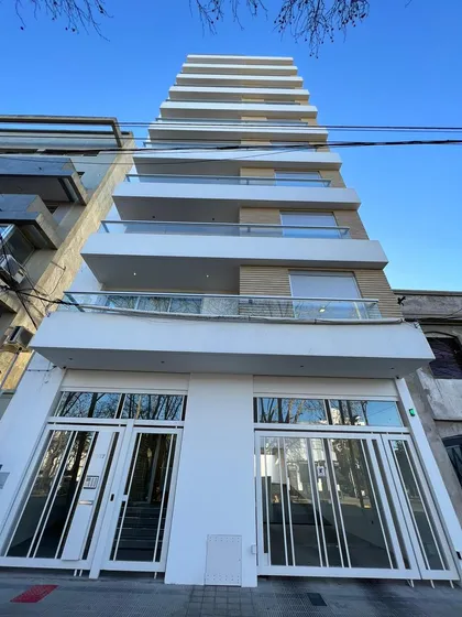 Departamento De 2 Dormitorios En  51 E 22 Y 23 