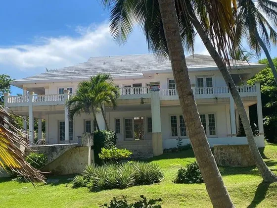 Mansion En Venta En Punta Cana, Uvero Alto, 9 Habitaciones, Con Playa Privada