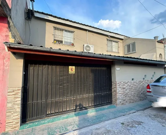 Venta Casa 8 Ambientes En Villa Celina. Barrio Sarimiento