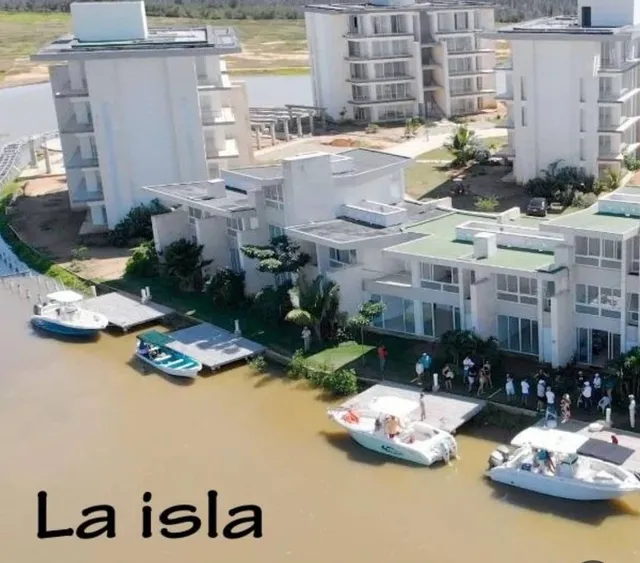 En Venta Town-house A Estrenar En Ciudad Náutica Puerto Morrocoy, Tucacas  Falcón / Emer.