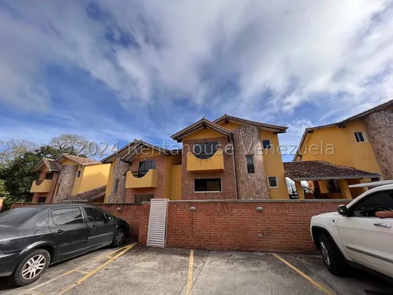 Townhouse En Venta, Urb. La Unión