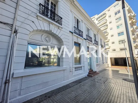 Local Comercial Con Arquitectura Y Ubicación Única