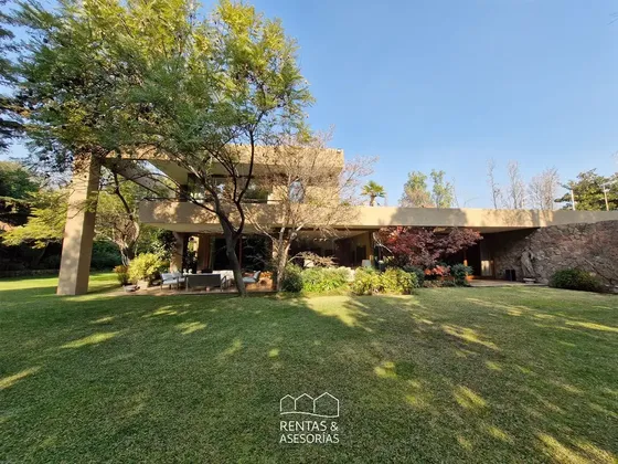 Estilo Mediterránea - Casa 5d 4b - Fray Montalva Las Condes