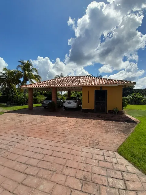 Yenny Vende Espectacular Casa Con Piscina En Safari Carabobo