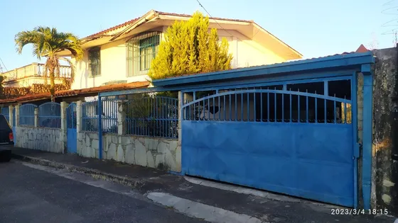 En Venta Amplia Casa Tradicional Para Remodelar En Calle Loma Linda En Altos De Corralito. Inf. Ma. Fda. Varela