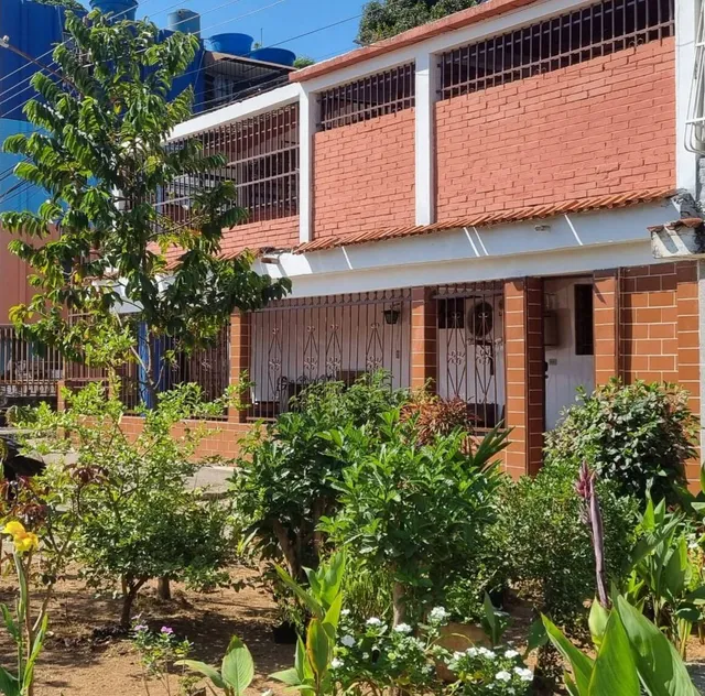 Yep.  Venta De Casa De Esquina (dos Plantas) La Isabelica ( Solo Clientes)