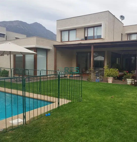 Condominio, 6 Dormitorios, 5 Baños, Jardín, Piscina