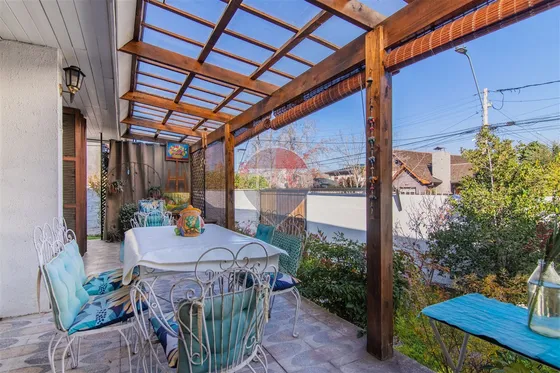 Casa En Venta De 4 Dorm. En Las Condes